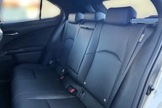 Lexus UX 300h F Sport Design