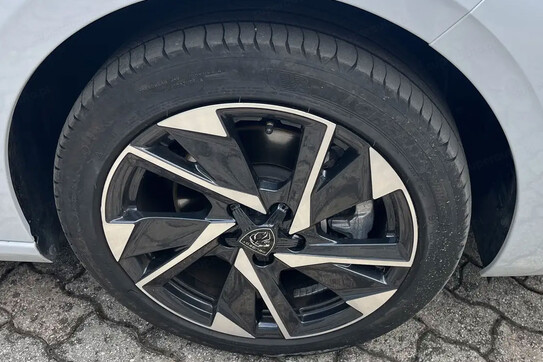 Peugeot 308 Allure EAT8 1.5 BlueHDi