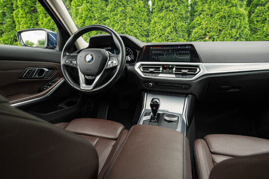 BMW Seria 3 320d xDrive Luxury Line