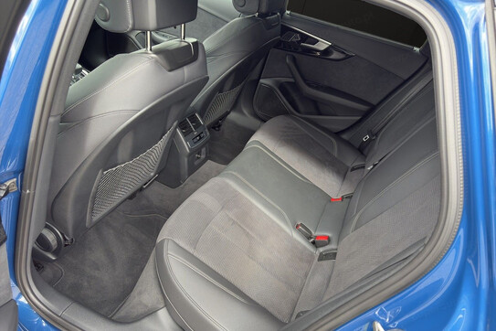 Audi A4 45 TFSI quattro S Line Competition Plus