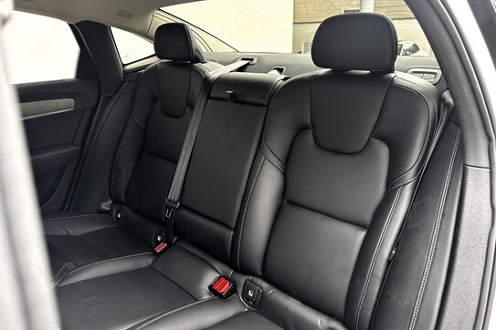 Volvo S90 T8 AWD Plug-In Hybrid Ultimate Dark aut