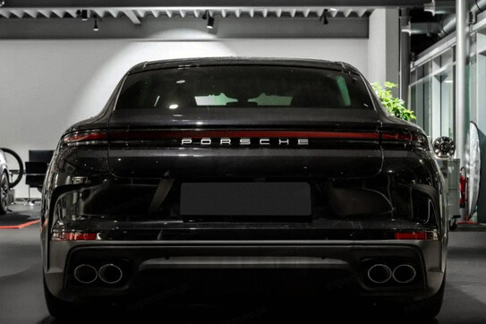 Porsche Panamera 4 E-Hybrid