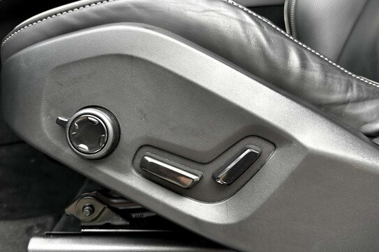 Volvo XC90 T8 AWD Plug-In Hybrid Ultimate Dark 7os aut