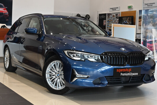BMW Seria 3 330i Luxury Line aut