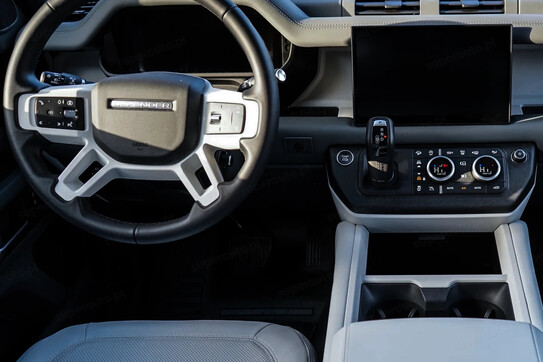 Land Rover Defender 110  D300 X-Dynamic HSE