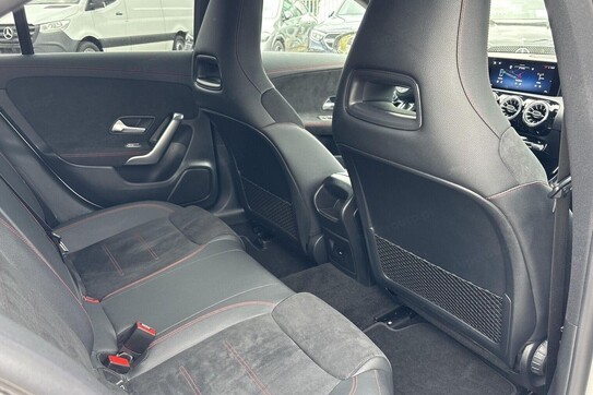 Mercedes CLA 200 AMG Line 7G-DCT
