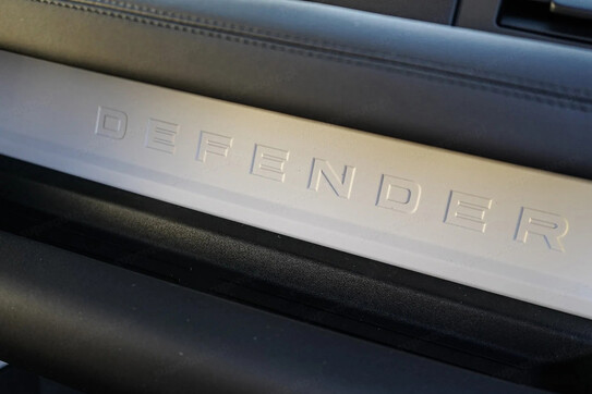 Land Rover Defender 110 3.0 D250 X-Dynamic HSE