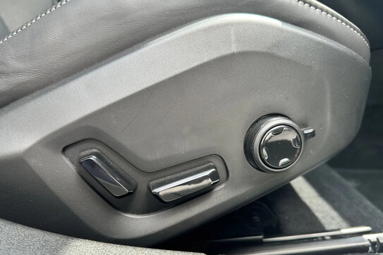 Volvo V60 B4 B Plus Dark
