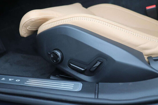Volvo V90 T6 AWD Plug-In Hybrid Ultra Bright