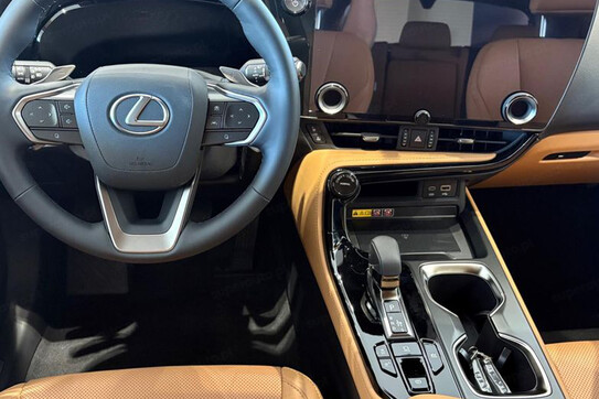 Lexus NX 350h Omotenashi 2.5 Hybrid AWD