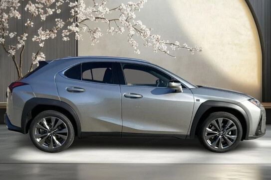 Lexus UX 300h F Sport Design