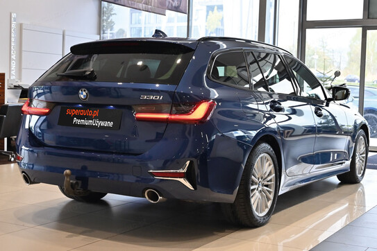 BMW Seria 3 330i Luxury Line aut