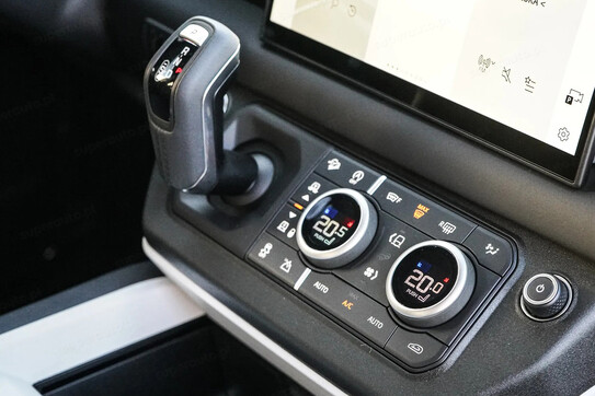 Land Rover Defender 110 3.0 D250 X-Dynamic HSE