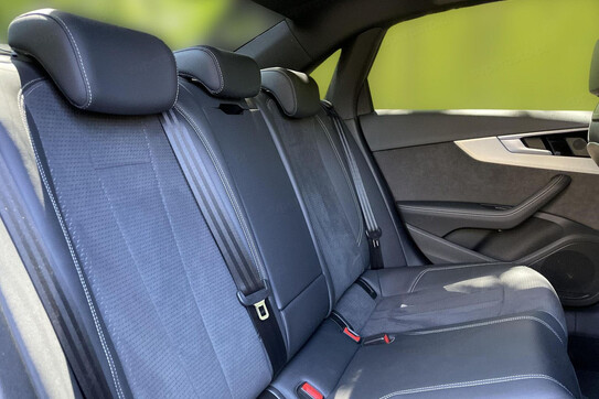 Audi A4 35 TFSI S Line