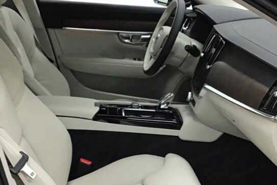 Volvo V90 T8 AWD Plug-In Hybrid Ultra Bright