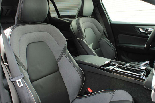 Volvo V60 T6 AWD Plug-In Hybrid Plus Dark