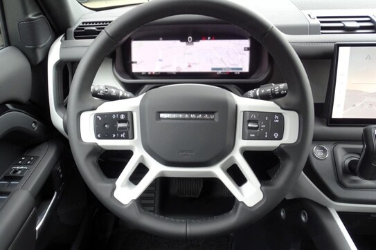Land Rover Defender 110 X-Dynamic SE