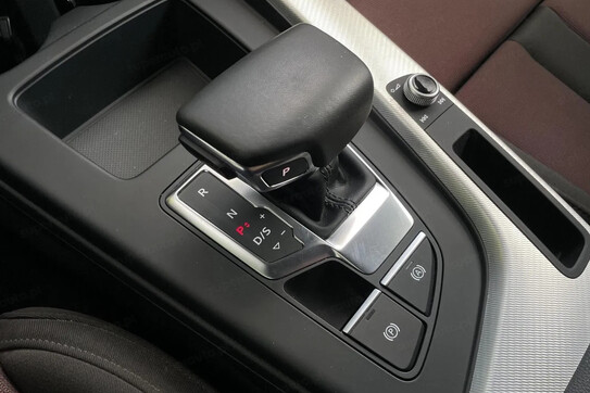 Audi A4 40 TFSI S Line S tronic