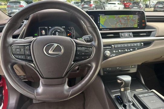 Lexus ES 300h Business Edition +