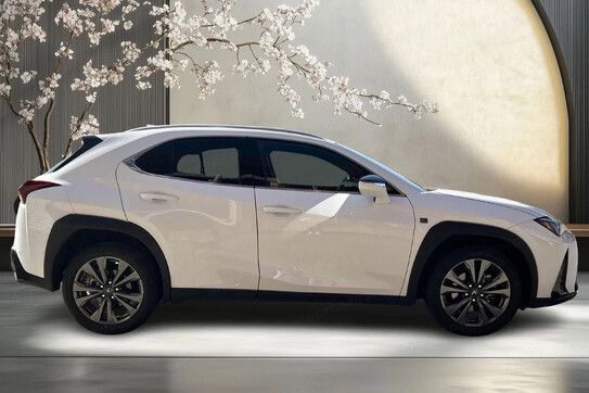 Lexus UX 300h F Sport Design