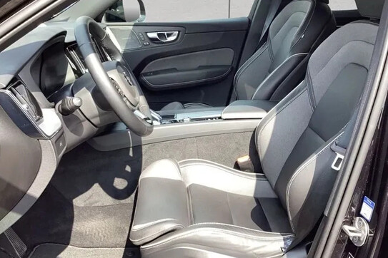 Volvo XC60 B5 B AWD Plus Dark