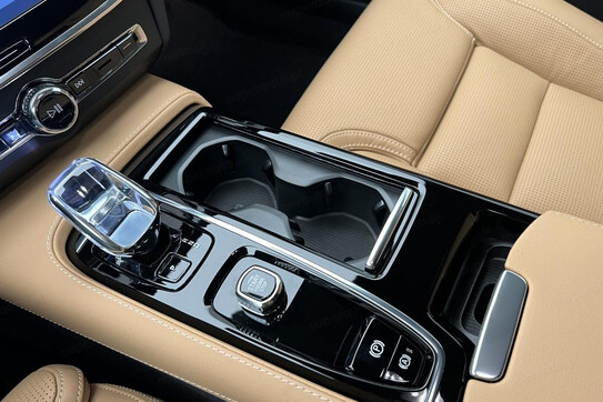 Volvo V90 T6 AWD Plug-In Hybrid Plus Dark