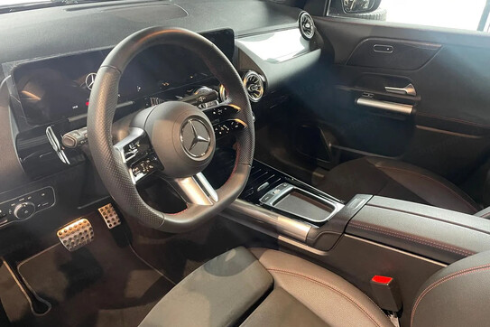 Mercedes GLA 220 4-Matic AMG Line 8G-DCT