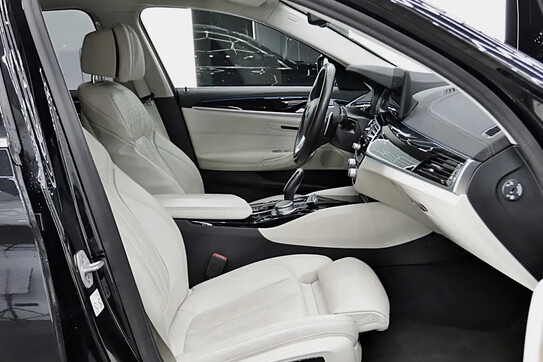 BMW Seria 5 530e xDrive Luxury Line aut