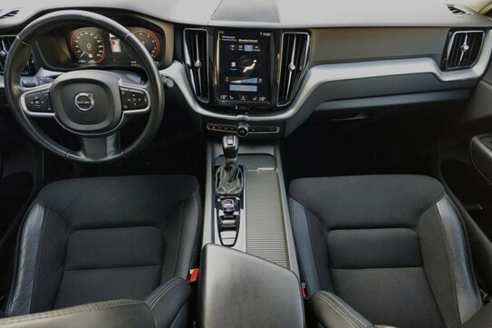 Volvo XC60 T4 Momentum Pro