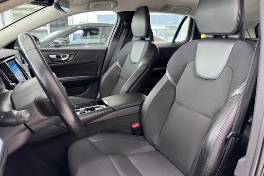 Volvo V60 T8 AWD Plug-In Hybrid Momentum