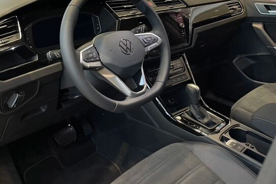 Volkswagen Touran Highline 1.5 TSI EVO DSG