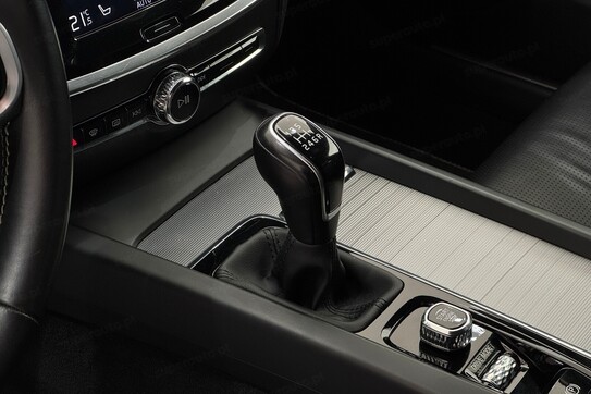 Volvo V60 D4 R-Design