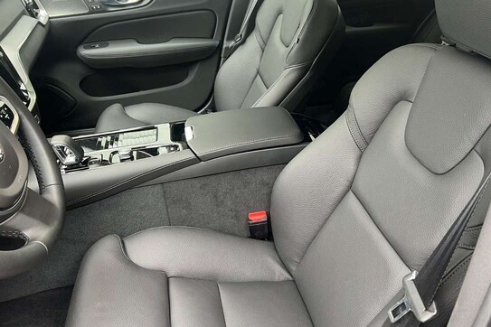 Volvo V60 T6 AWD Plug-In Hybrid Plus Dark