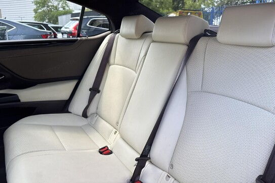 Lexus ES 300h Business Edition +