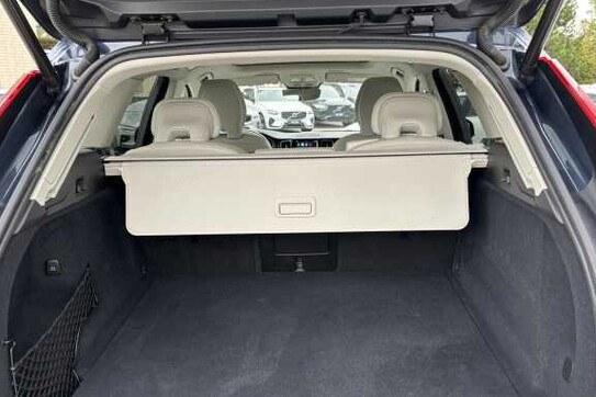 Volvo XC60 B5 B AWD Ultra Dark