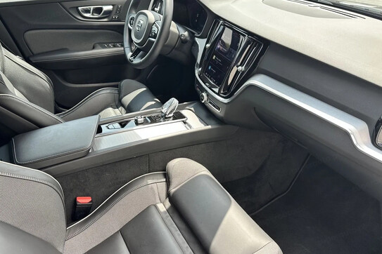Volvo V60 B4 B Plus Dark