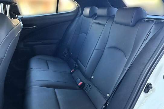 Lexus UX 300h F Sport Design