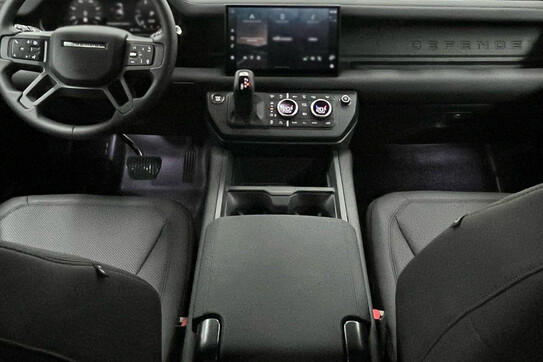 Land Rover Defender 110 D300 X-Dynamic HSE