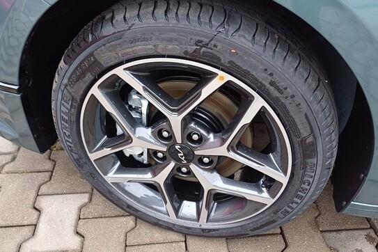 Kia Ceed 1.5 T-GDI Tribute DCT