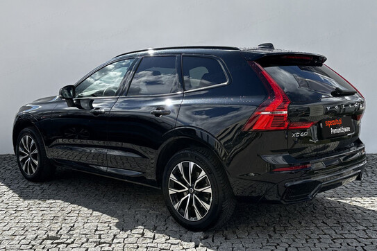 Volvo XC60 B4 D AWD Plus Dark