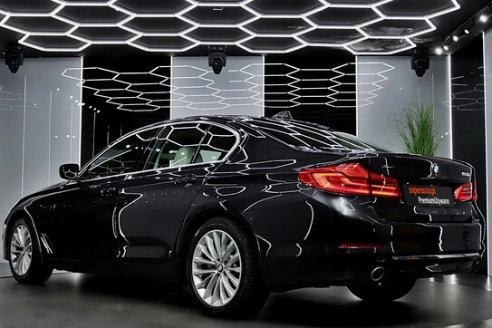 BMW Seria 5 530i GPF xDrive Luxury Line sport-aut