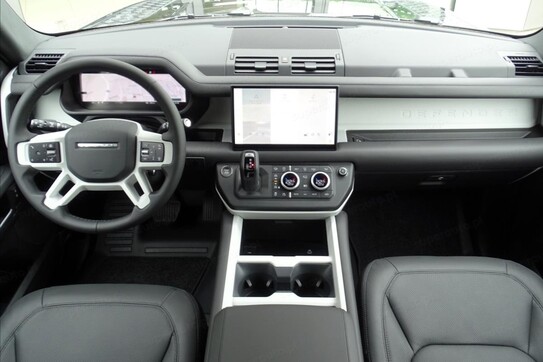 Land Rover Defender 110 X-Dynamic SE