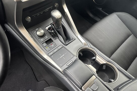 Lexus NX 300h Business Edition AWD